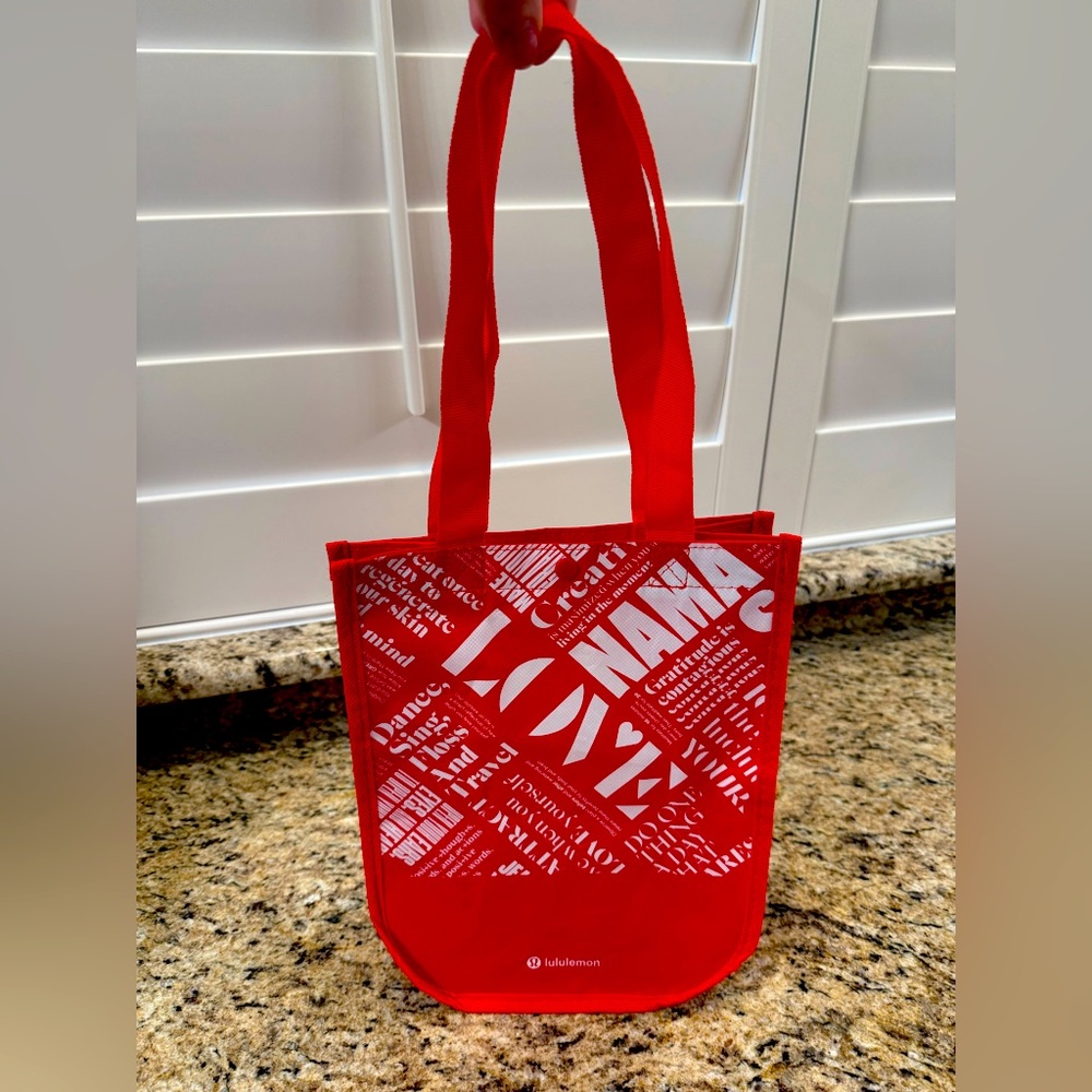 Lululemon Small Reusable Tote Bag – Red LOVE Print